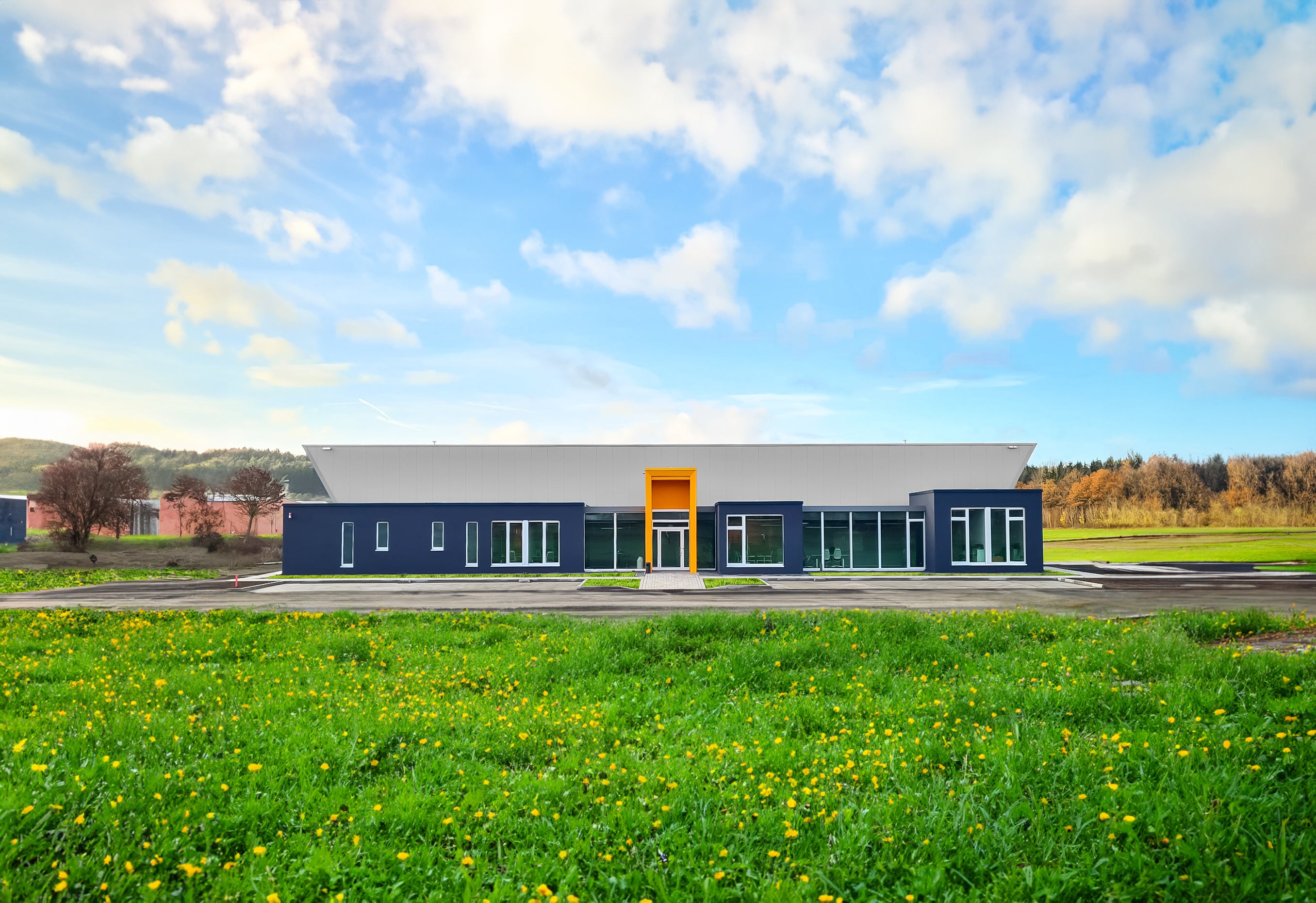 Springer Firmengebäude unter blauem Himmel